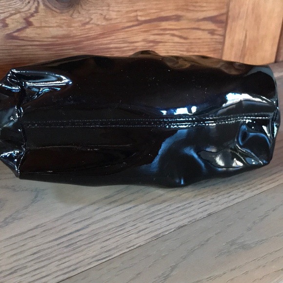 Kenneth Cole clamshell handbag - Picture 3 of 7